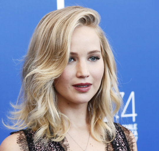 Jennifer Lawrence Sexy lob hair cut with body, nicely framing baby lights with Balayage color